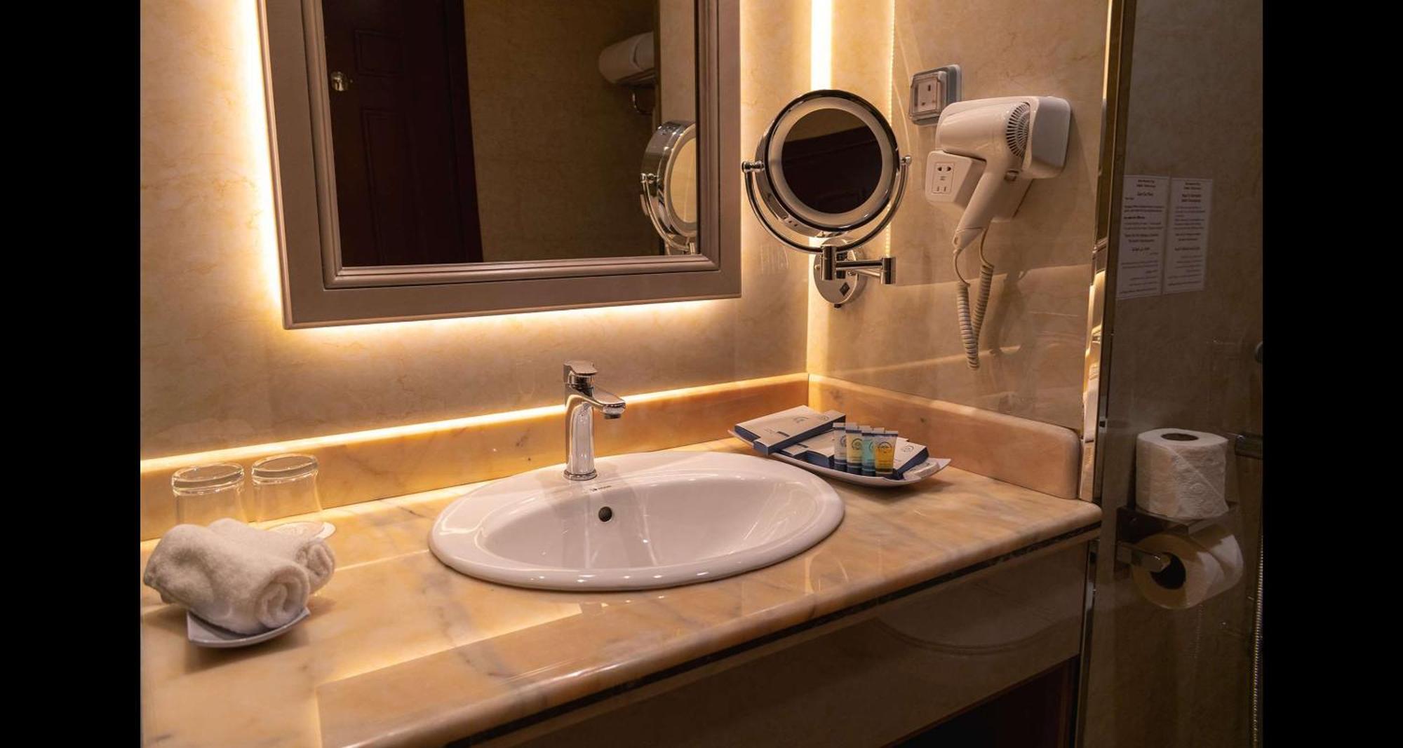 Best Western Plus Jeddah Hotel Madinah Road Exteriör bild
