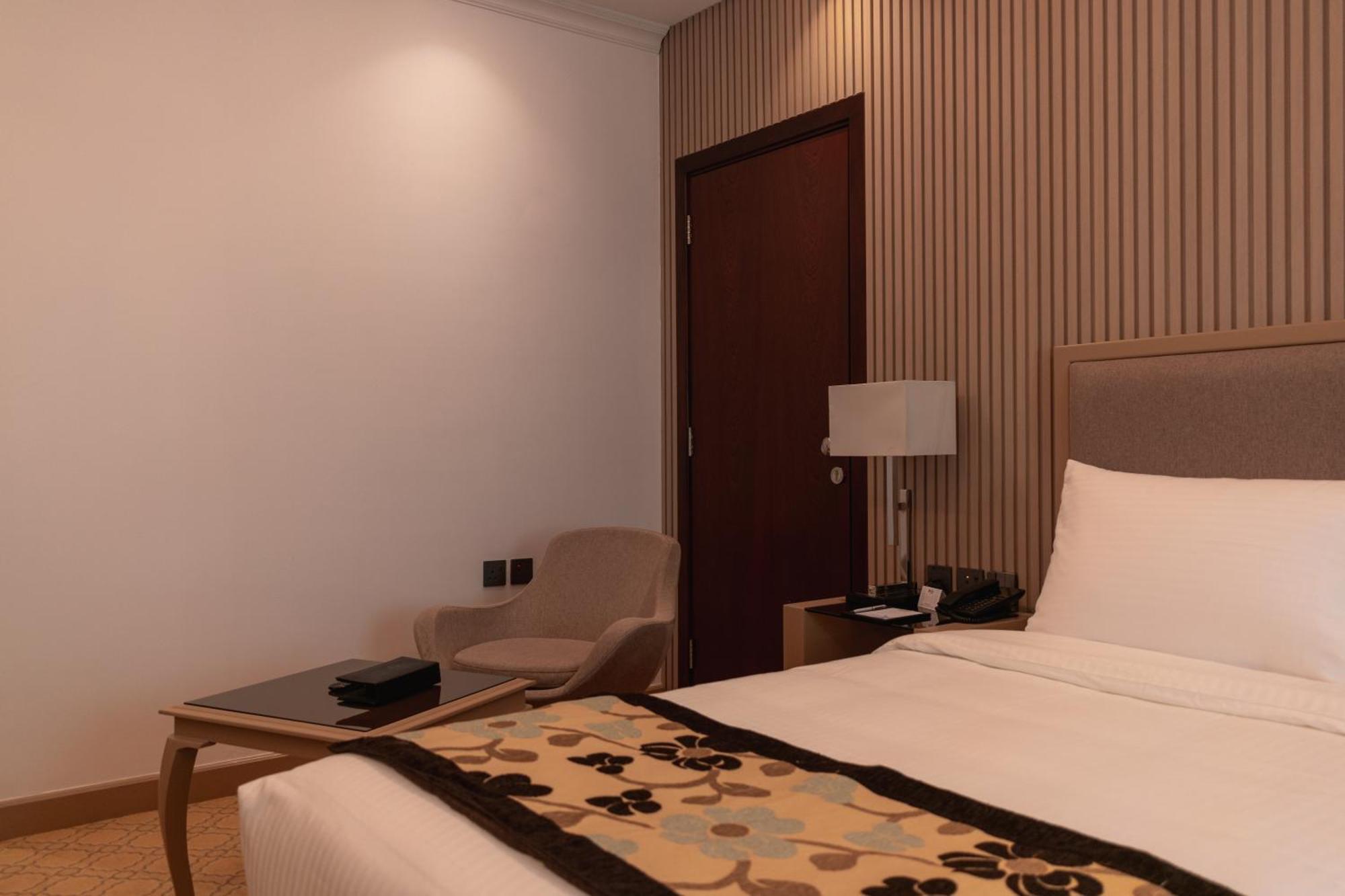 Best Western Plus Jeddah Hotel Madinah Road Exteriör bild