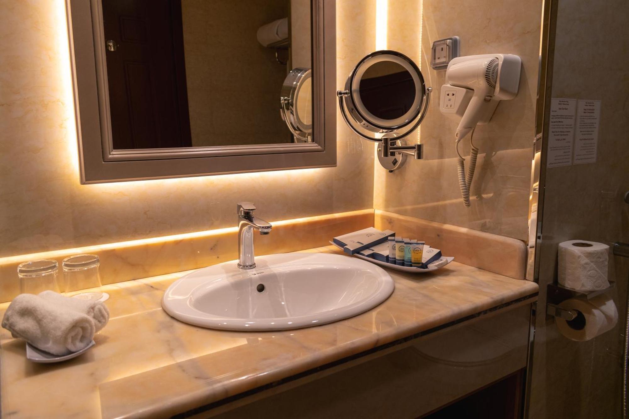 Best Western Plus Jeddah Hotel Madinah Road Exteriör bild